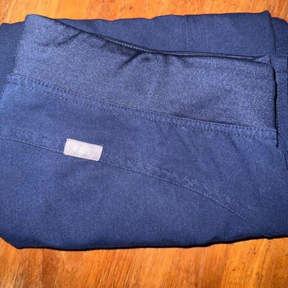 Figs Technical Collection Navy Top - Picture 3 of 3